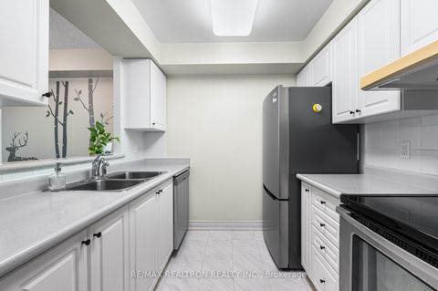 Photo 19 at 609 - 88 Grandview Way, Willowdale East, Toronto