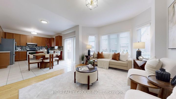 Photo 3 at 102 Timna Crescent, Patterson, Vaughan