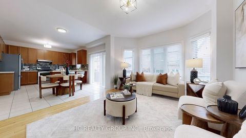 Photo 3 at 102 Timna Crescent, Patterson, Vaughan
