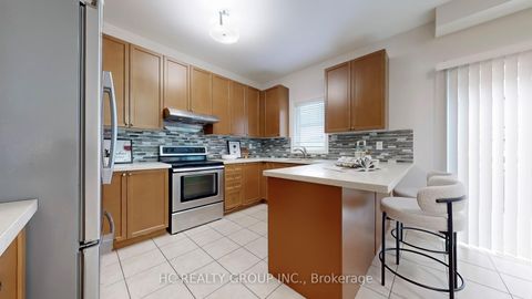 Photo 5 at 102 Timna Crescent, Patterson, Vaughan