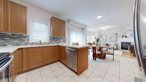 Photo 6 at 102 Timna Crescent, Patterson, Vaughan