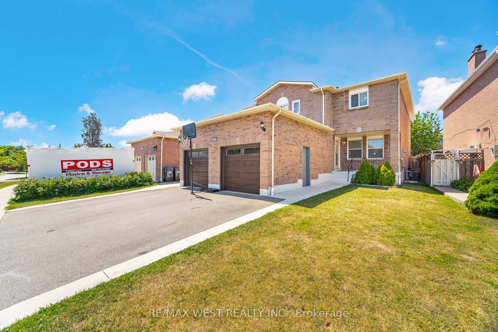5088 Guildwood Way, Hurontario, Mississauga by Loree Meneguzzi Real Estate 5088 Guildwood Way, Hurontario, Mississauga