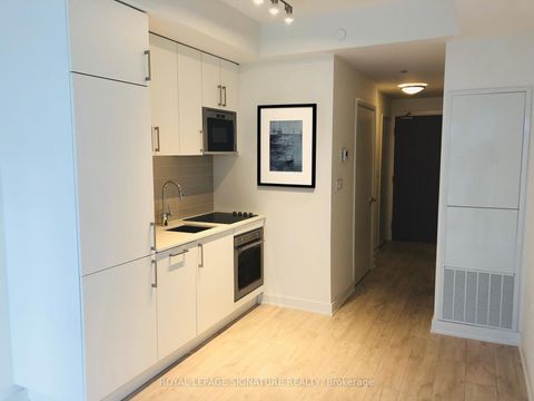 Photo 1 at 1011E - 576 Front Street, Waterfront Communities C1, Toronto