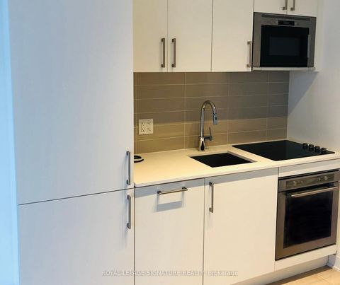 Photo 2 at 1011E - 576 Front Street, Waterfront Communities C1, Toronto