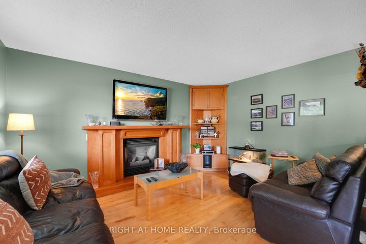 Photo 9 at 304 Rhodes Circle, Glenway Estates, Newmarket