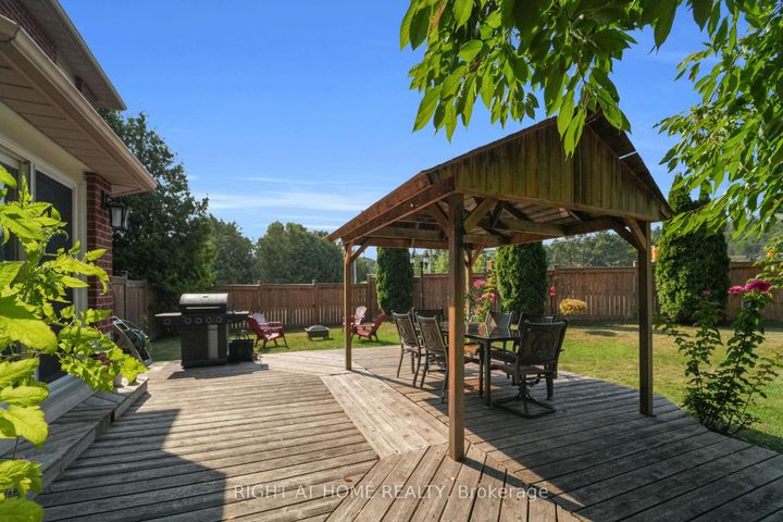 Photo 37 at 304 Rhodes Circle, Glenway Estates, Newmarket