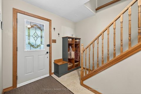 Photo 2 at 869 Magnolia Avenue, Leslie Valley, Newmarket
