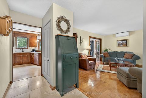 Photo 4 at 869 Magnolia Avenue, Leslie Valley, Newmarket