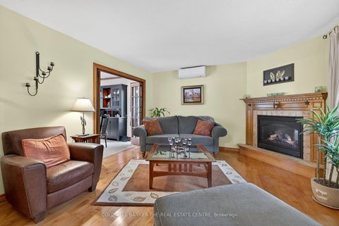 Photo 5 at 869 Magnolia Avenue, Leslie Valley, Newmarket