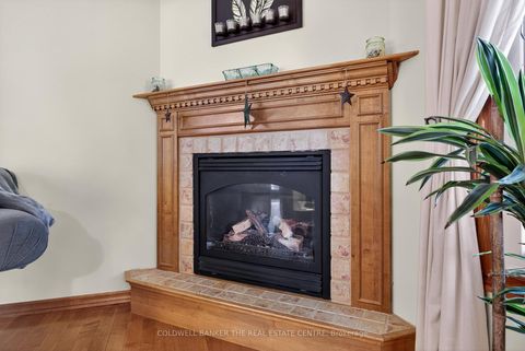 Photo 9 at 869 Magnolia Avenue, Leslie Valley, Newmarket