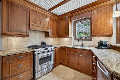 Photo 11 at 869 Magnolia Avenue, Leslie Valley, Newmarket