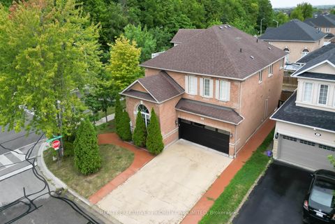 Photo 2 at 2 Foxhunt Drive, Vellore Village, Vaughan