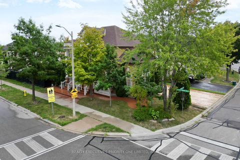Photo 3 at 2 Foxhunt Drive, Vellore Village, Vaughan