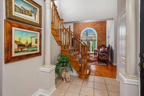 Photo 7 at 2 Foxhunt Drive, Vellore Village, Vaughan
