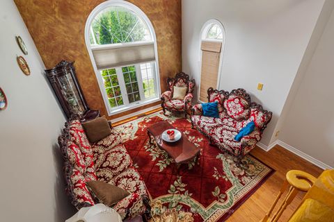 Photo 10 at 2 Foxhunt Drive, Vellore Village, Vaughan