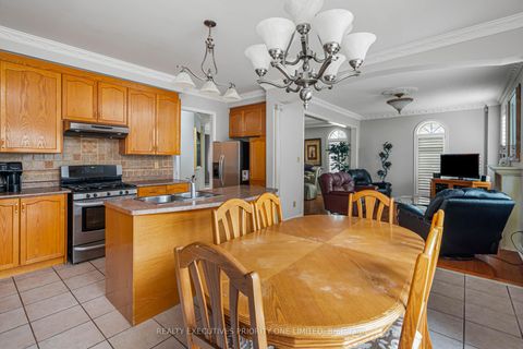 Photo 17 at 2 Foxhunt Drive, Vellore Village, Vaughan