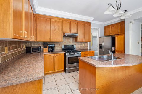 Photo 19 at 2 Foxhunt Drive, Vellore Village, Vaughan