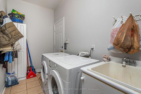 Photo 22 at 2 Foxhunt Drive, Vellore Village, Vaughan