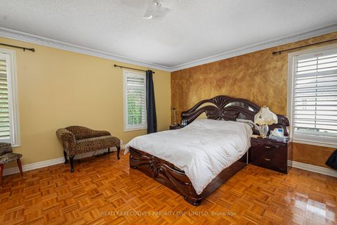 Photo 23 at 2 Foxhunt Drive, Vellore Village, Vaughan
