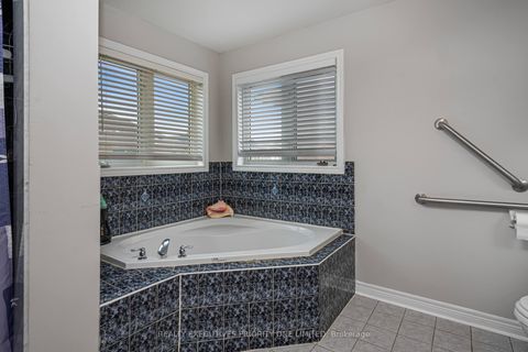 Photo 26 at 2 Foxhunt Drive, Vellore Village, Vaughan