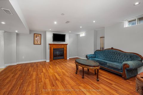 Photo 35 at 2 Foxhunt Drive, Vellore Village, Vaughan