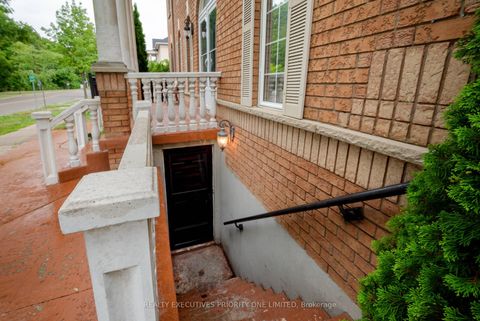 Photo 37 at 2 Foxhunt Drive, Vellore Village, Vaughan