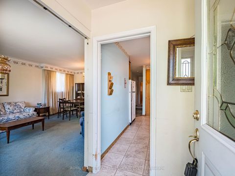 Photo 3 at 15 Hughey Crescent, Ionview, Toronto