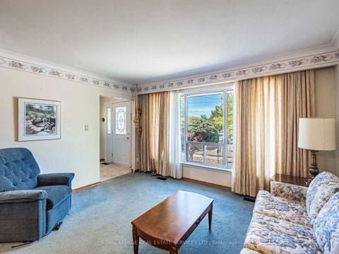 Photo 6 at 15 Hughey Crescent, Ionview, Toronto