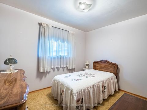 Photo 14 at 15 Hughey Crescent, Ionview, Toronto