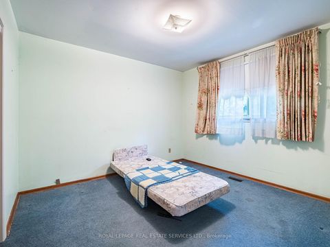 Photo 16 at 15 Hughey Crescent, Ionview, Toronto