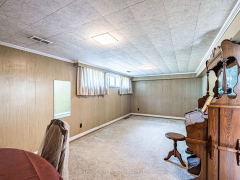Photo 22 at 15 Hughey Crescent, Ionview, Toronto