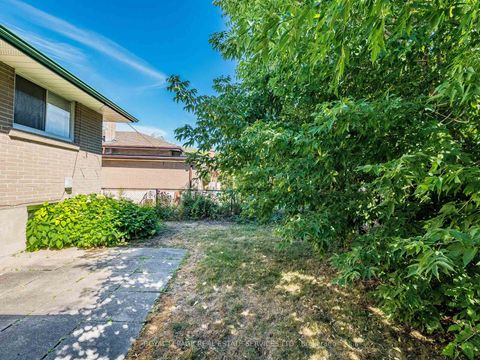 Photo 29 at 15 Hughey Crescent, Ionview, Toronto