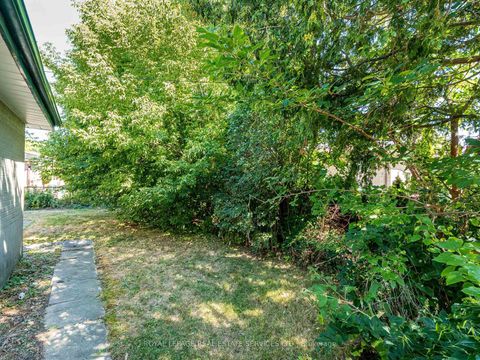 Photo 30 at 15 Hughey Crescent, Ionview, Toronto