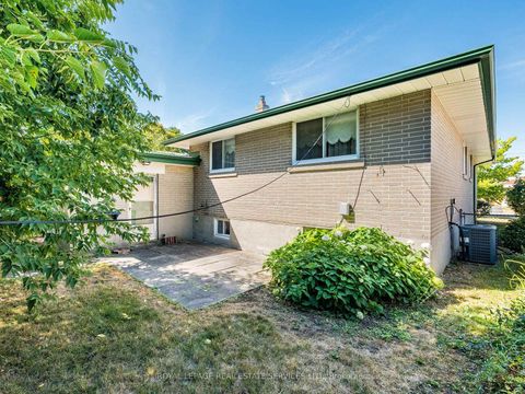 Photo 31 at 15 Hughey Crescent, Ionview, Toronto