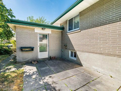 Photo 32 at 15 Hughey Crescent, Ionview, Toronto