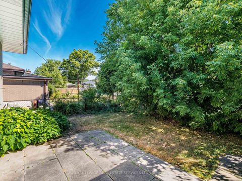 Photo 33 at 15 Hughey Crescent, Ionview, Toronto