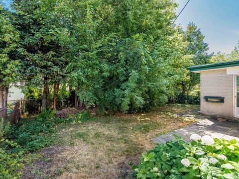Photo 34 at 15 Hughey Crescent, Ionview, Toronto