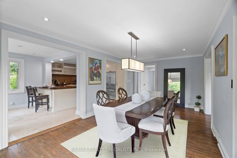 Photo 13 at 42 Heathview Avenue, Bayview Village, Toronto