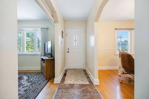 Photo 2 at 405 Rustic Road, Rustic, Toronto