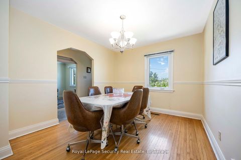Photo 4 at 405 Rustic Road, Rustic, Toronto