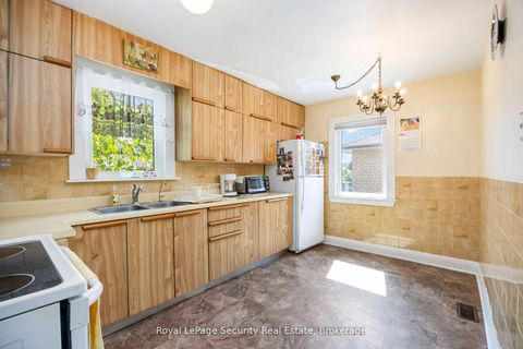 Photo 5 at 405 Rustic Road, Rustic, Toronto