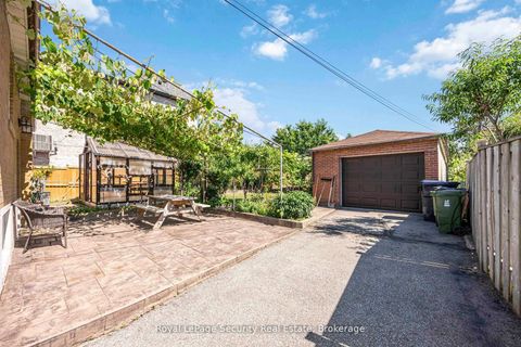 Photo 18 at 405 Rustic Road, Rustic, Toronto