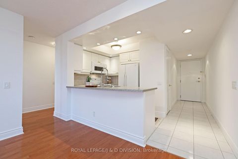 Photo 2 at 924 - 15 Northtown Way, Willowdale East, Toronto