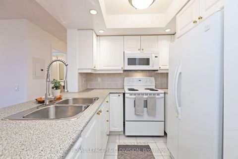 Photo 3 at 924 - 15 Northtown Way, Willowdale East, Toronto