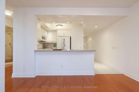 Photo 4 at 924 - 15 Northtown Way, Willowdale East, Toronto
