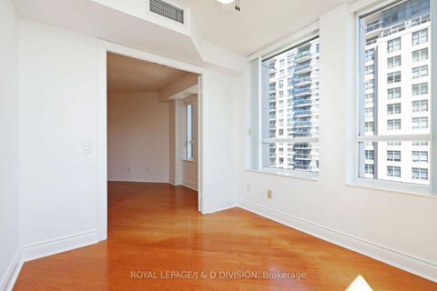 Photo 10 at 924 - 15 Northtown Way, Willowdale East, Toronto