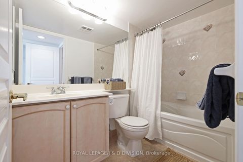 Photo 13 at 924 - 15 Northtown Way, Willowdale East, Toronto