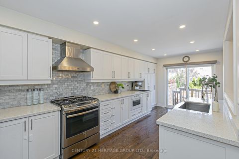 Photo 7 at 37 Peak Point Boulevard, Rural Vaughan, Vaughan