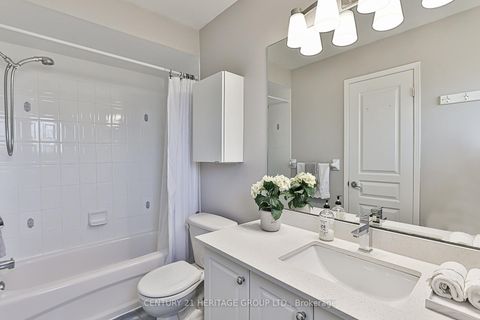 Photo 18 at 37 Peak Point Boulevard, Rural Vaughan, Vaughan