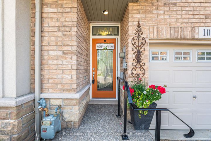 Photo 2 at 10 Cornflower Crescent, Rural Glanbrook, Hamilton